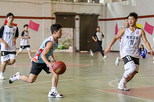 篮球点燃激情，运动展现青春